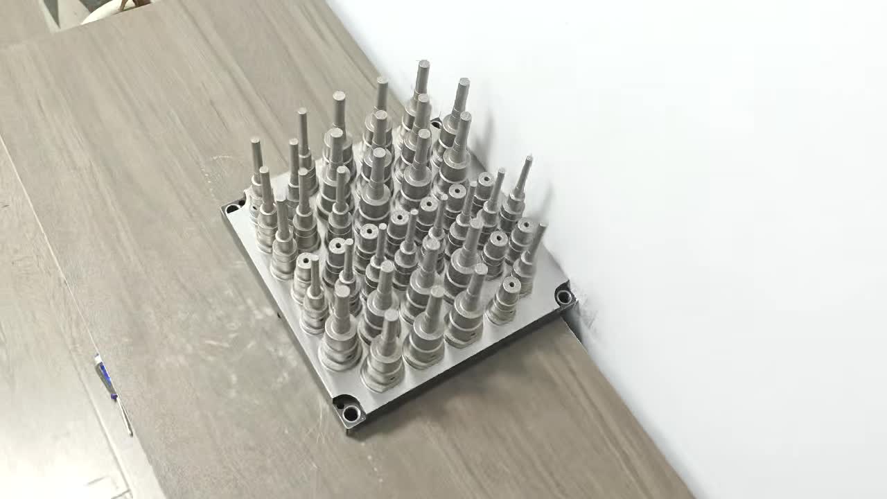 3D printed mold inserts on build plate for rapid tooling